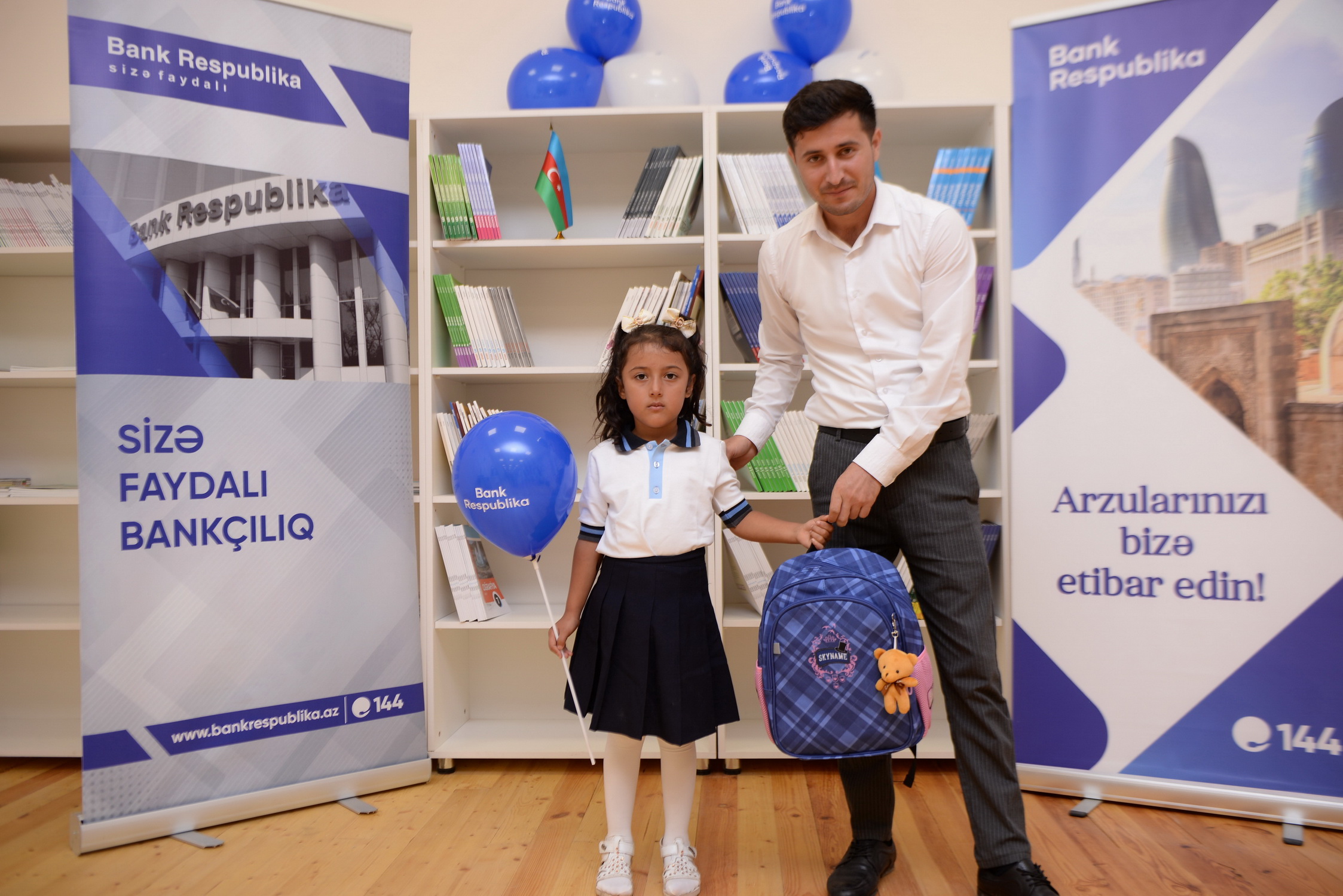 Bank Respublika Ağdamda ilk dəfə məktəbə gedəcək birinciləri sevindirdi